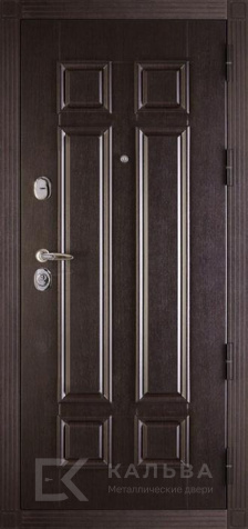 Фото «Стальная дверь венге с филенками внутри махагон с медальоном №41»